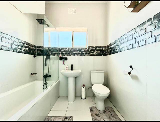 2 BEDROOM APARTMENT FOR SALE IN FLORIDA LAKE